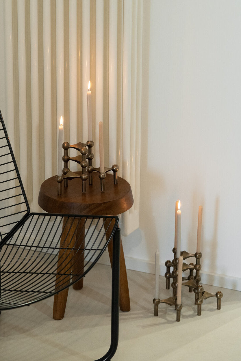 Nagel lysestage - bruneret messing